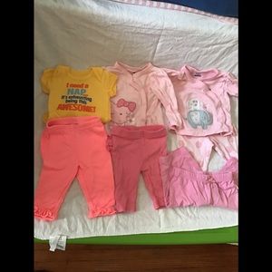 Lot of baby girl size New Born  good condition
